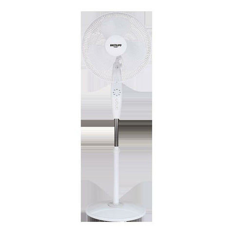 Ventilateur sur pied Bastilipo Tenerife blanc dans un salon
